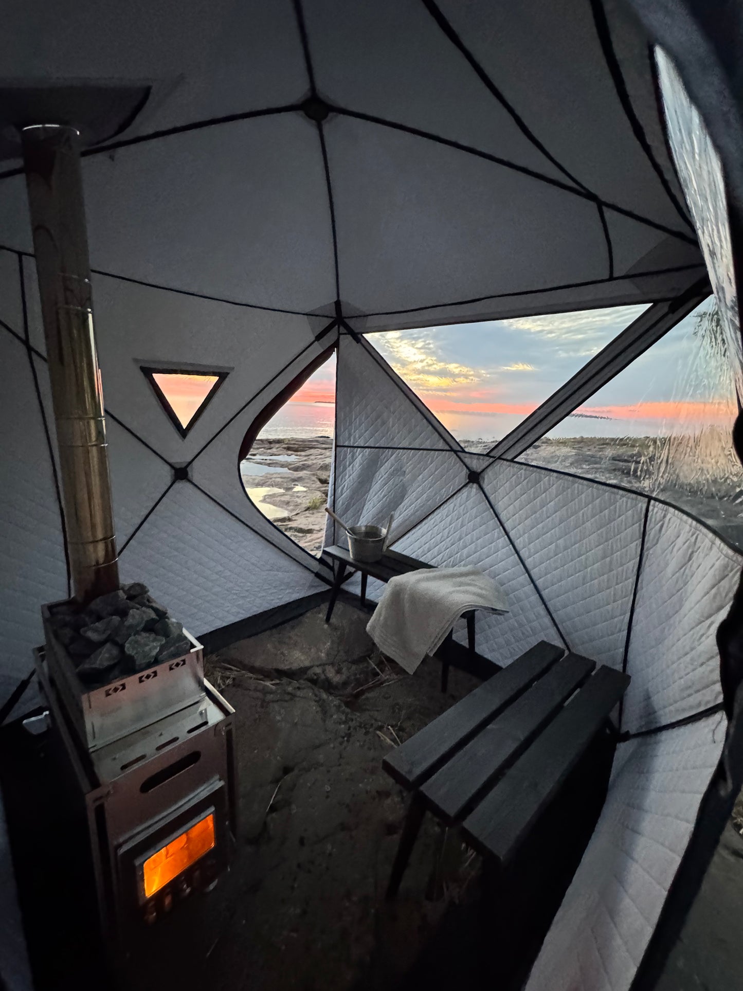 Bastu Hällskär - Avkoppling där du vill! (Bastutält + Kamin + Skorsten + 2 Bänkar)